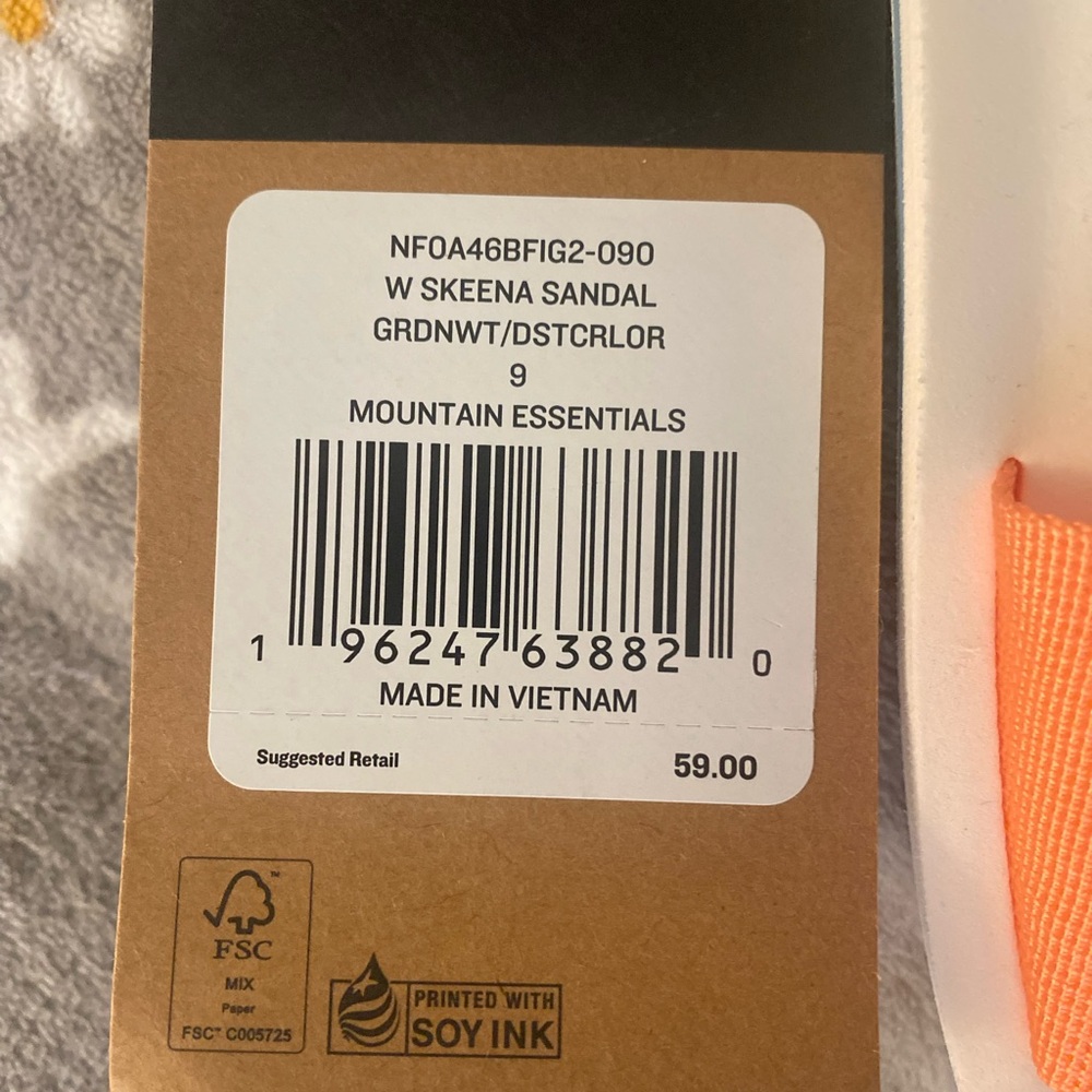 Ladies North Face sandals. Very comfortable! Never worn. - Picture 2 of 5